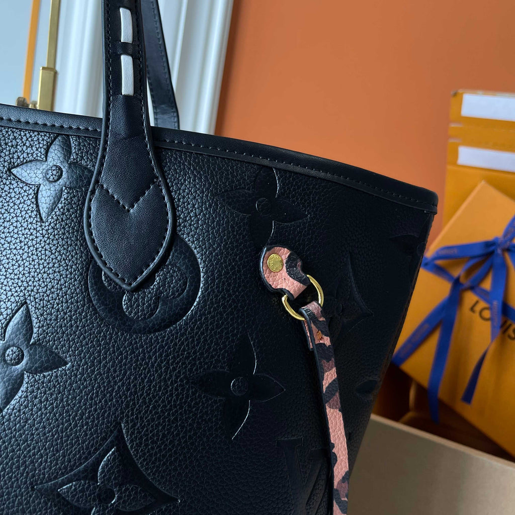 B1P46E93 Popular leather bag