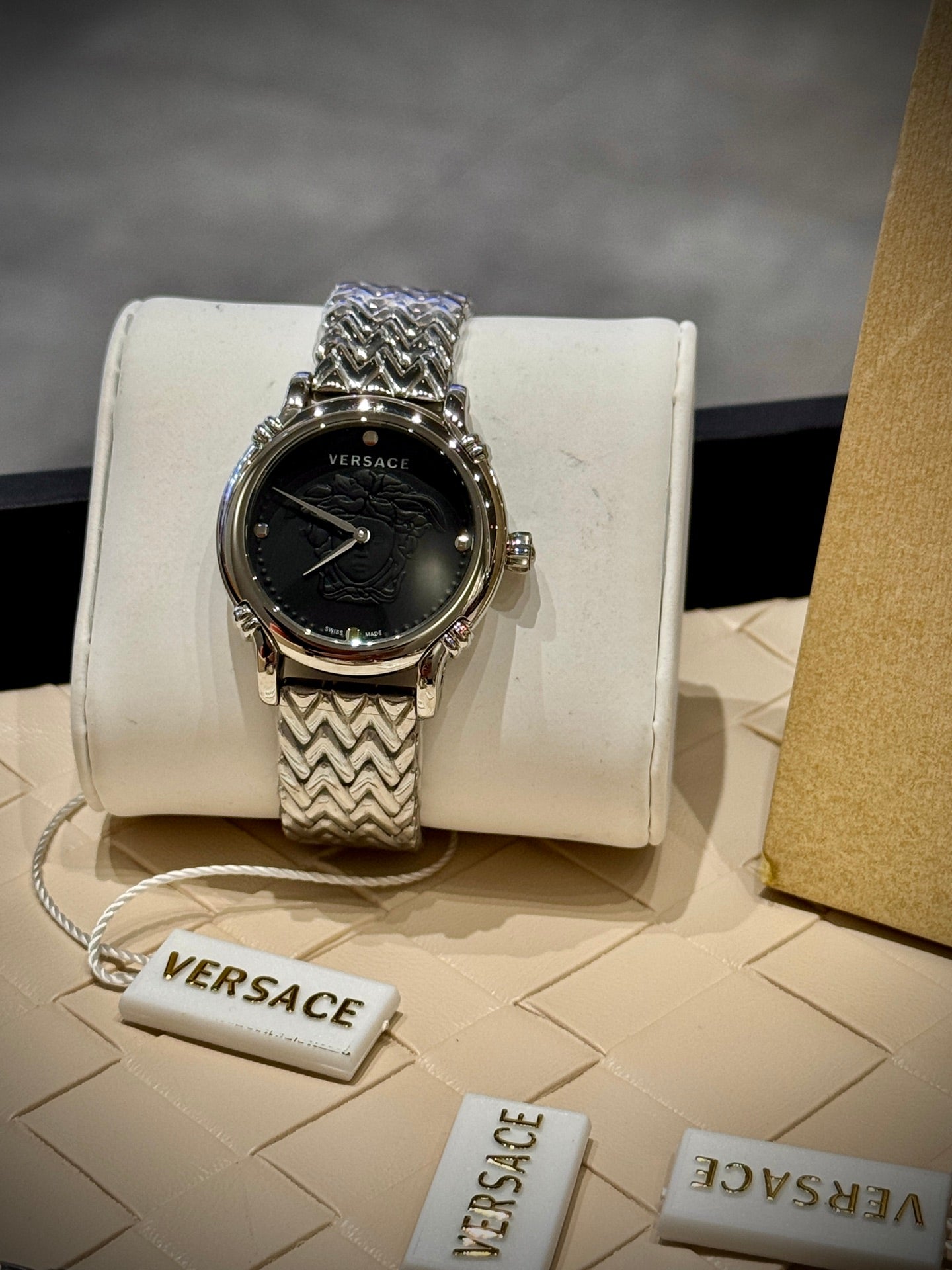 L1R36V76 Popular Watches